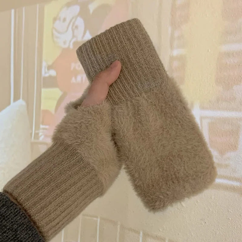 Luxe Blush Knitted Gloves