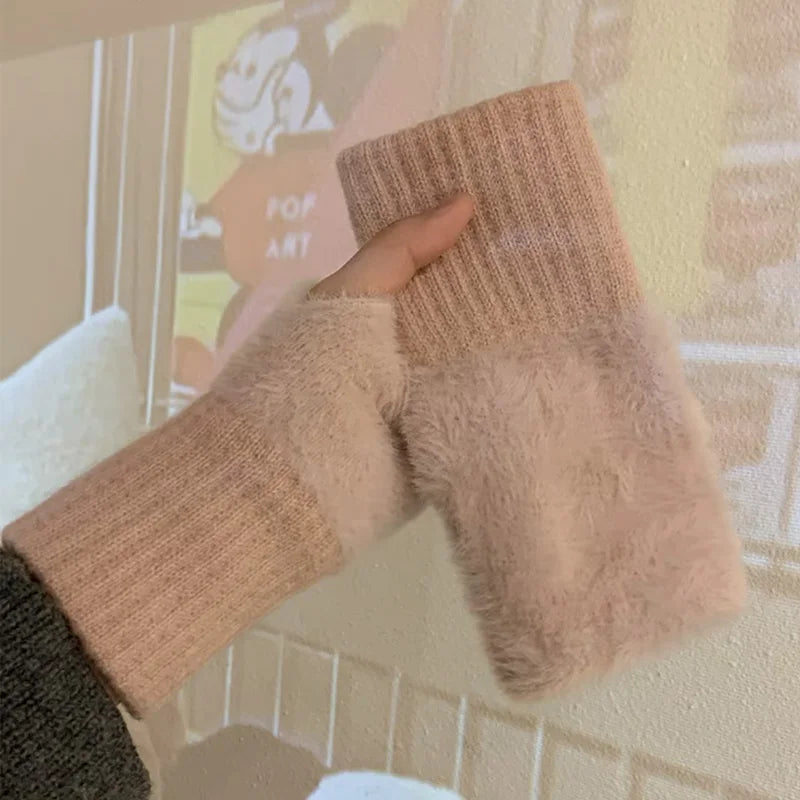 Luxe Blush Knitted Gloves