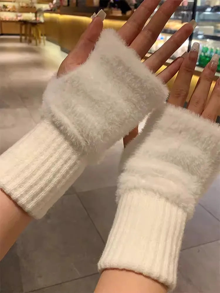 Luxe Blush Knitted Gloves