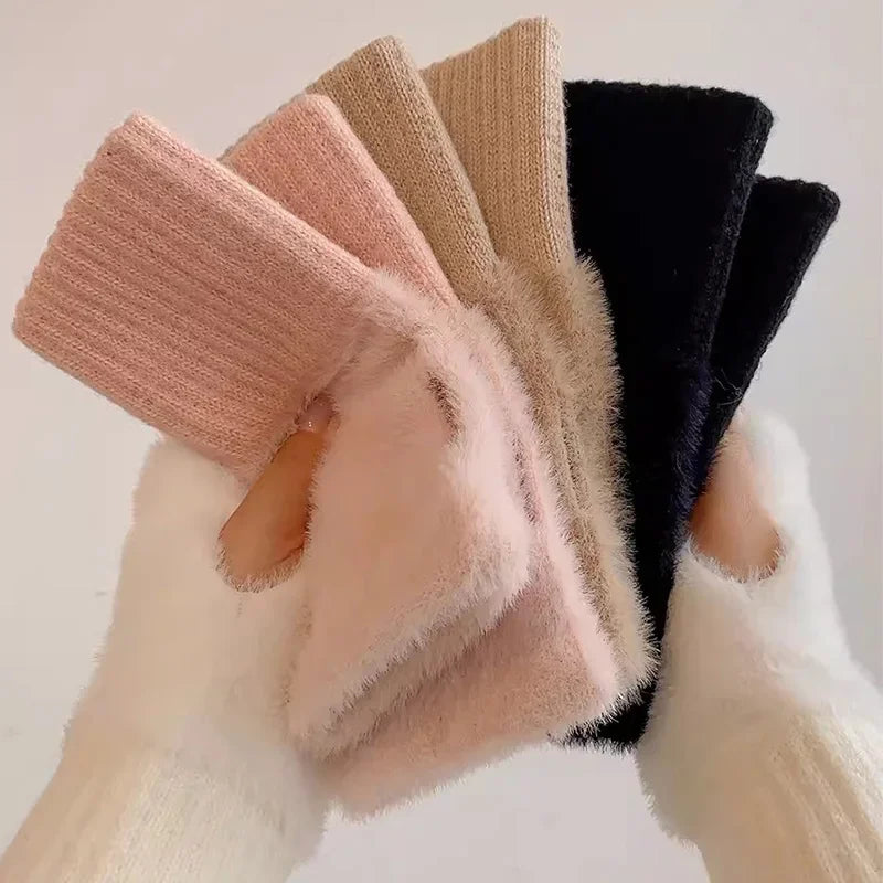 Luxe Blush Knitted Gloves