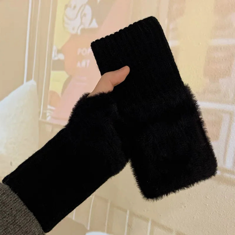 Luxe Blush Knitted Gloves