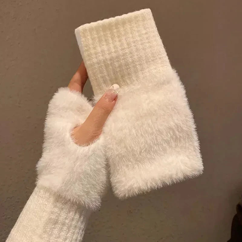 Luxe Blush Knitted Gloves